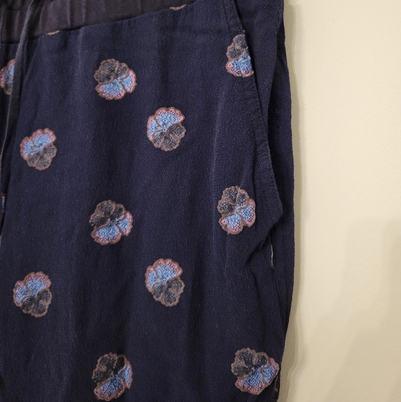 Sunday Best Flower Joggers - Picture 4 of 9